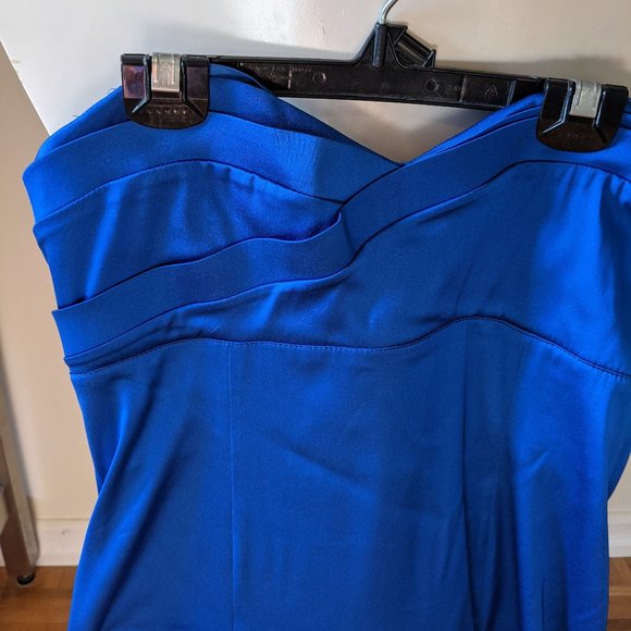 🔥 Blue BCBG Cocktail Dress. Royal Blue Strapless Tiered Dress🔥 - Picture 2 of 10